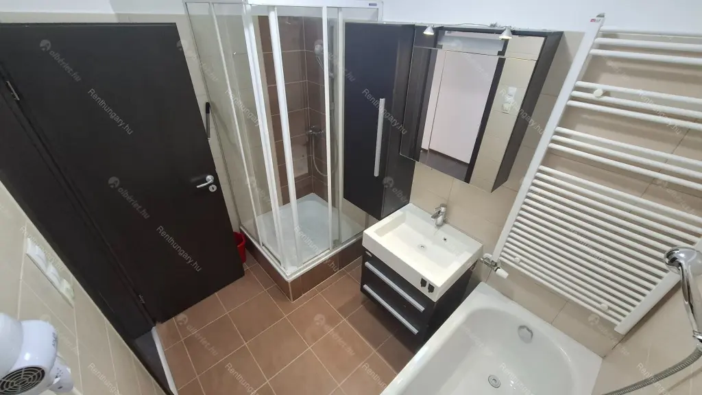 Kiadó albérlet 370000 Ft/hó áron: Budapest, VIII. kerület  Corvin sétány. Mérete: 66 nm, 3 szobás | Alberlet.hu - 6645195