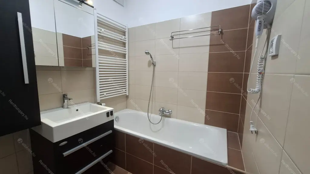 Kiadó albérlet 370000 Ft/hó áron: Budapest, VIII. kerület  Corvin sétány. Mérete: 66 nm, 3 szobás | Alberlet.hu - 6645196