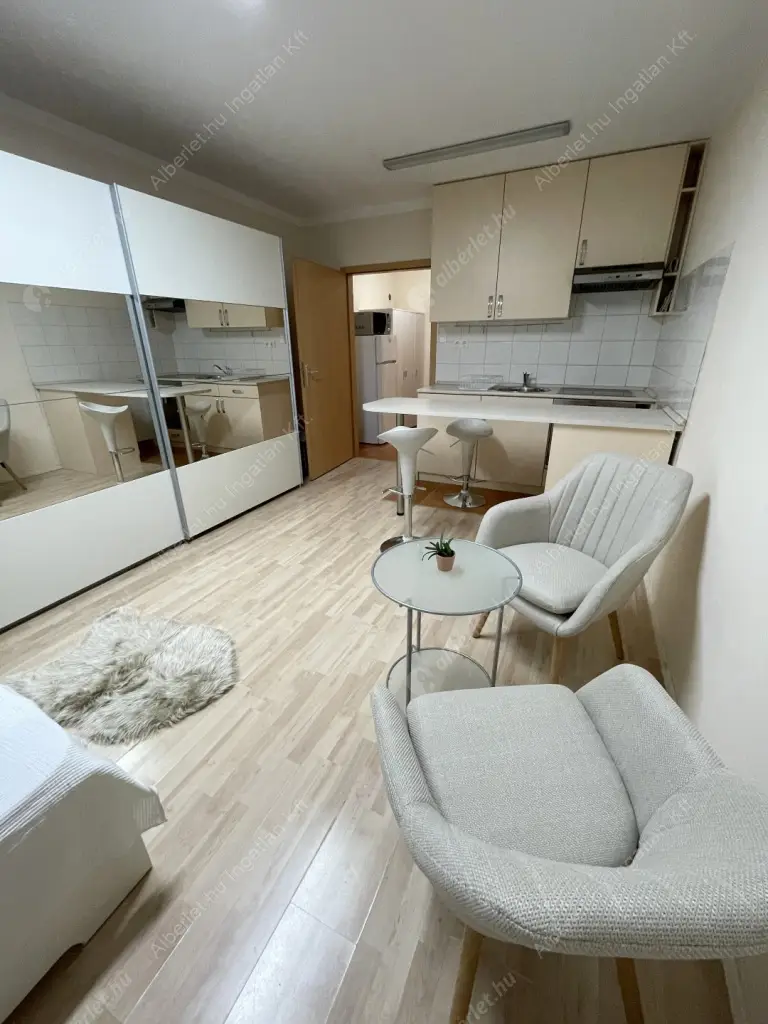 Kiadó albérlet 200000 Ft/hó áron: Budapest, VIII. kerület  Fecske utca. Mérete: 30 nm, 1 szobás | Alberlet.hu - 6577545