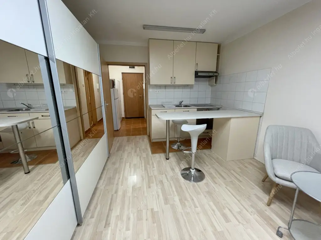 Kiadó albérlet 200000 Ft/hó áron: Budapest, VIII. kerület  Fecske utca. Mérete: 30 nm, 1 szobás | Alberlet.hu - 6577546