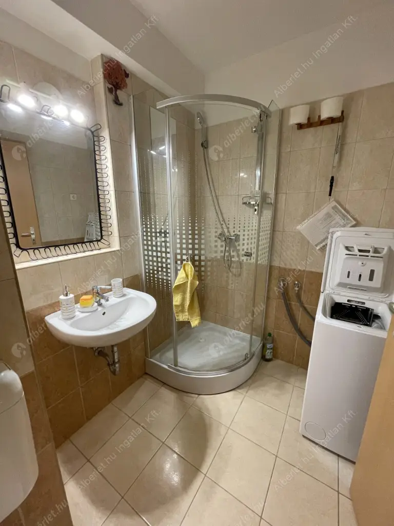 Kiadó albérlet 200000 Ft/hó áron: Budapest, VIII. kerület  Fecske utca. Mérete: 30 nm, 1 szobás | Alberlet.hu - 6577555