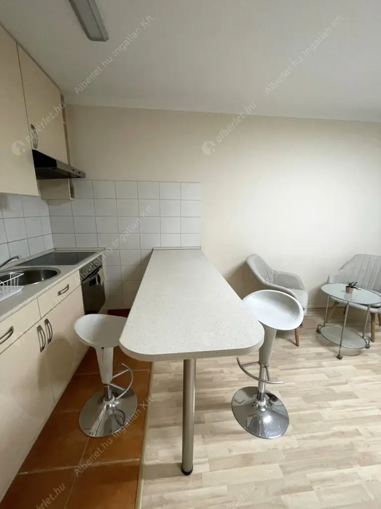 Kiadó albérlet 200000 Ft/hó áron: Budapest, VIII. kerület  Fecske utca. Mérete: 30 nm, 1 szobás | Alberlet.hu - 6577557