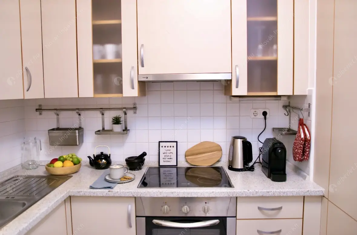 Kiadó albérlet 360000 Ft/hó áron: Budapest, VIII. kerület  Futó utca. Mérete: 61 nm, 1 szobás | Alberlet.hu - 6324261