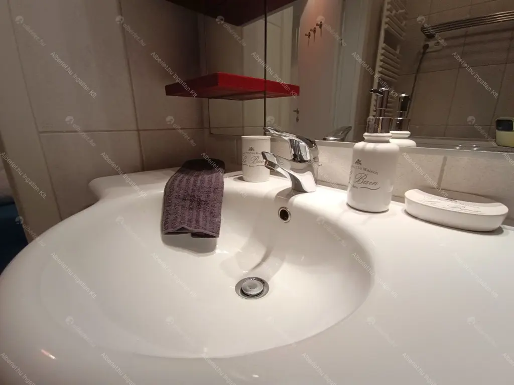 Kiadó albérlet 395000 Ft/hó áron: Budapest, VIII. kerület  Futó utca. Mérete: 61 nm, 1 szobás | Alberlet.hu - 6687410