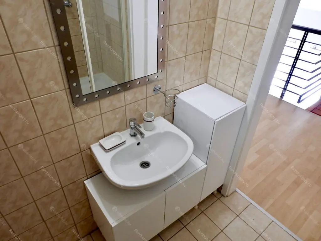 Kiadó albérlet 349000 Ft/hó áron: Budapest, VIII. kerület  Futó utca. Mérete: 71 nm, 1 szobás | Alberlet.hu - 6679849