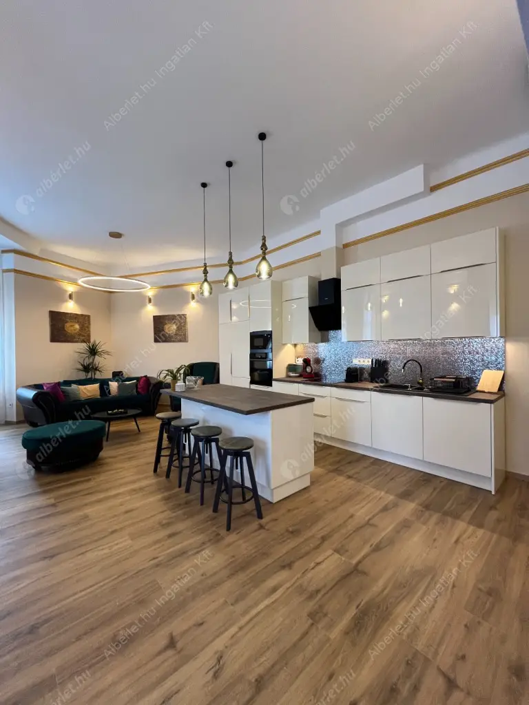 Kiadó albérlet 450000 Ft/hó áron: Budapest, VIII. kerület  Gutenberg tér. Mérete: 107 nm, 3 szobás | Alberlet.hu - 6575447
