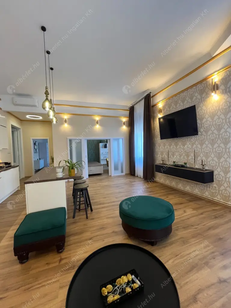 Kiadó albérlet 450000 Ft/hó áron: Budapest, VIII. kerület  Gutenberg tér. Mérete: 107 nm, 3 szobás | Alberlet.hu - 6575451