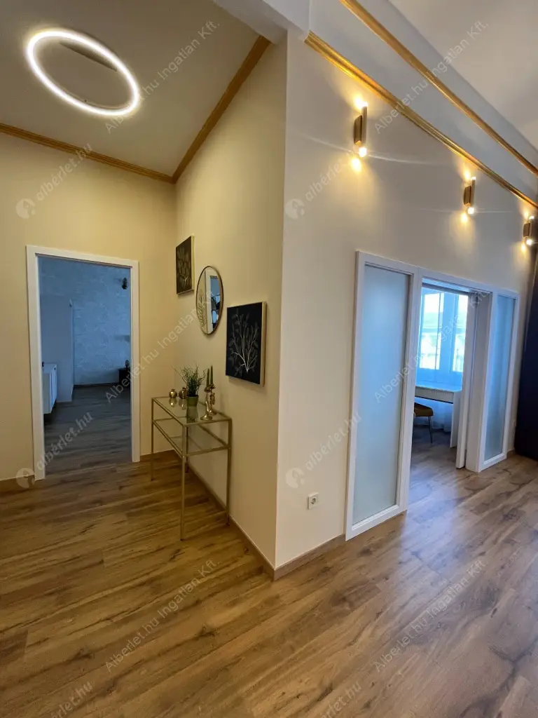 Kiadó albérlet 450000 Ft/hó áron: Budapest, VIII. kerület  Gutenberg tér. Mérete: 107 nm, 3 szobás | Alberlet.hu - 6575462