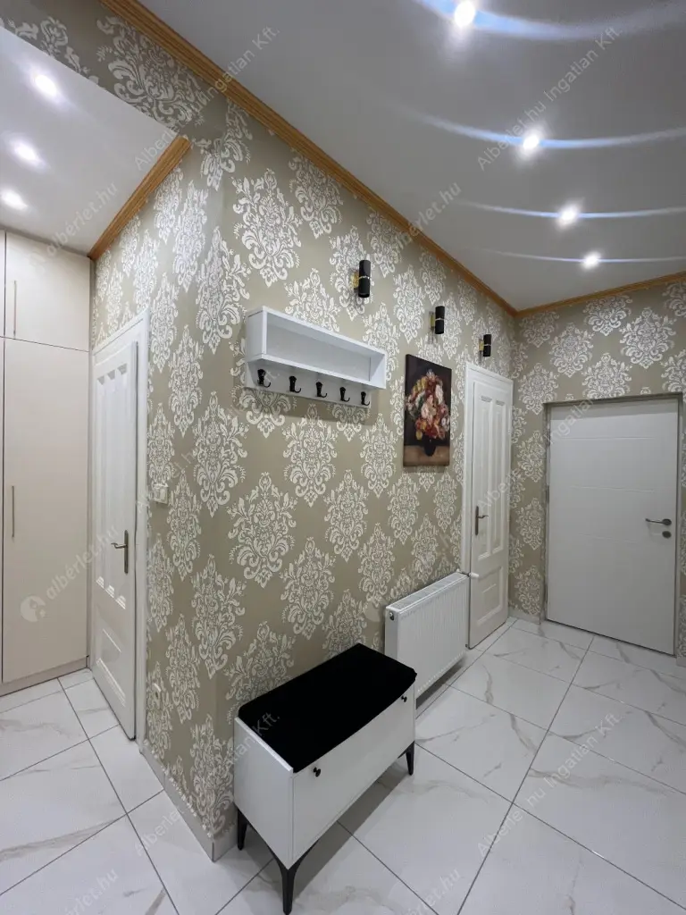 Kiadó albérlet 450000 Ft/hó áron: Budapest, VIII. kerület  Gutenberg tér. Mérete: 107 nm, 3 szobás | Alberlet.hu - 6575466