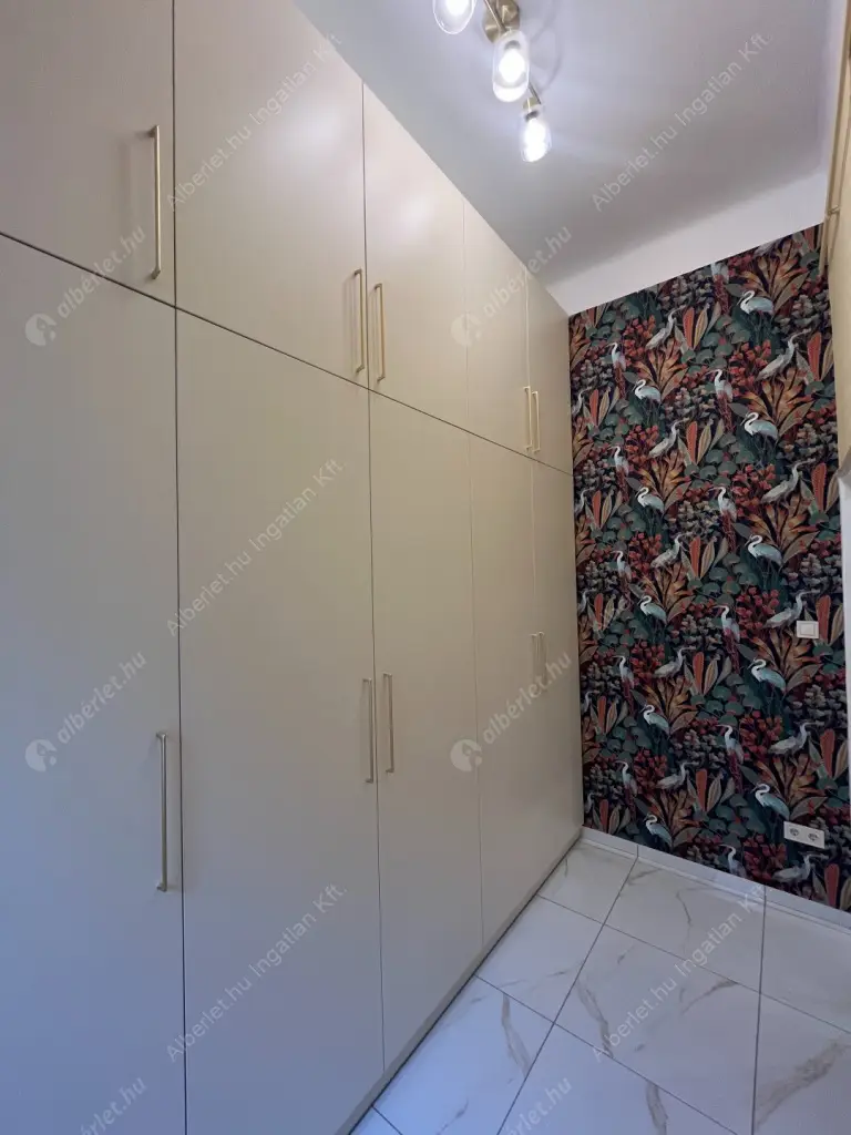 Kiadó albérlet 450000 Ft/hó áron: Budapest, VIII. kerület  Gutenberg tér. Mérete: 107 nm, 3 szobás | Alberlet.hu - 6575468