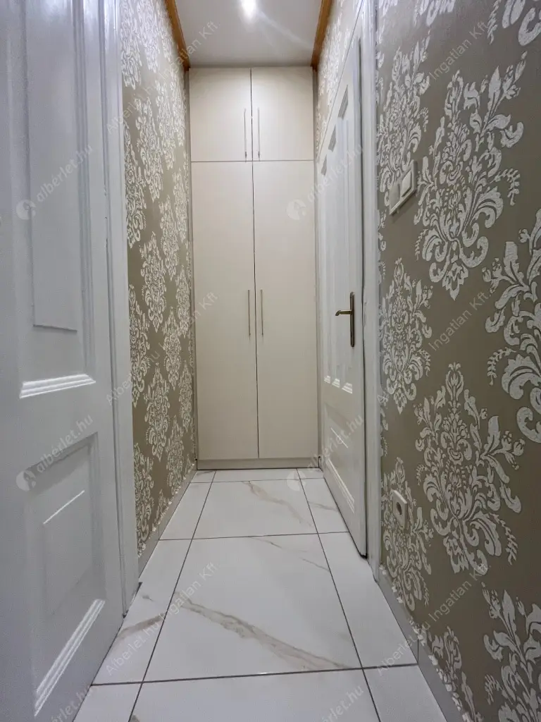 Kiadó albérlet 450000 Ft/hó áron: Budapest, VIII. kerület  Gutenberg tér. Mérete: 107 nm, 3 szobás | Alberlet.hu - 6575469