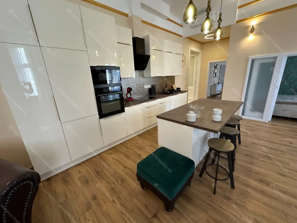 Kiadó albérlet 450000 Ft/hó áron: Budapest, VIII. kerület  Gutenberg tér. Mérete: 107 nm, 3 szobás | Alberlet.hu - 6702190