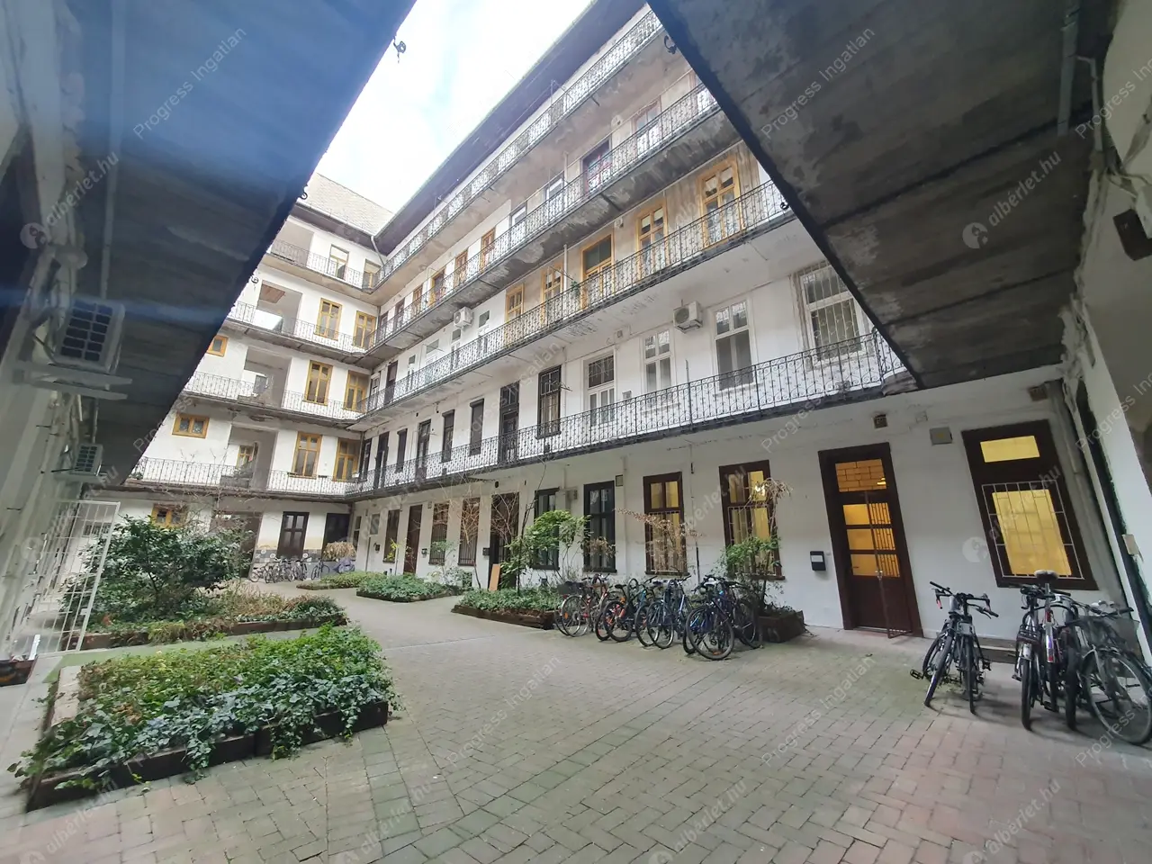 Kiadó albérlet 180000 Ft/hó áron: Budapest, VIII. kerület  Gyulai Pál utca. Mérete: 41 nm, 1 szobás | Alberlet.hu - 6639540