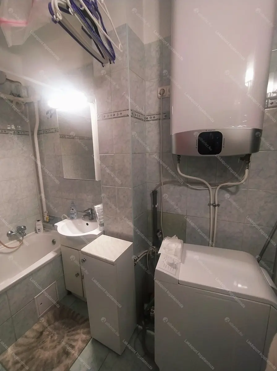 Kiadó albérlet 220000 Ft/hó áron: Budapest, VIII. kerület  Harminckettesek tere. Mérete: 50 nm, 2 szobás | Alberlet.hu - 6674834