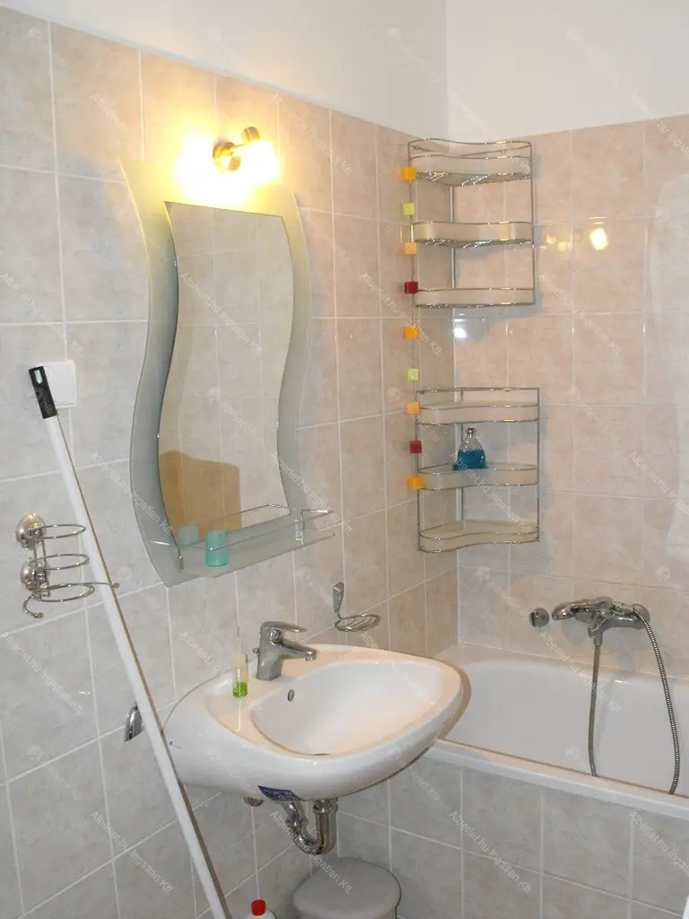 Kiadó albérlet 270000 Ft/hó áron: Budapest, VIII. kerület  Horánszky utca. Mérete: 40 nm, 1 szobás | Alberlet.hu - 6699885