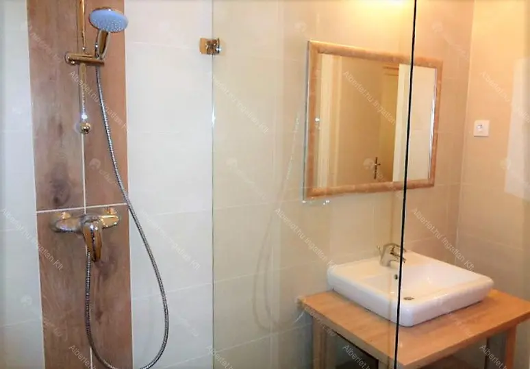 Kiadó albérlet 340000 Ft/hó áron: Budapest, VIII. kerület  Horánszky utca. Mérete: 80 nm, 3 szobás | Alberlet.hu - 6687052