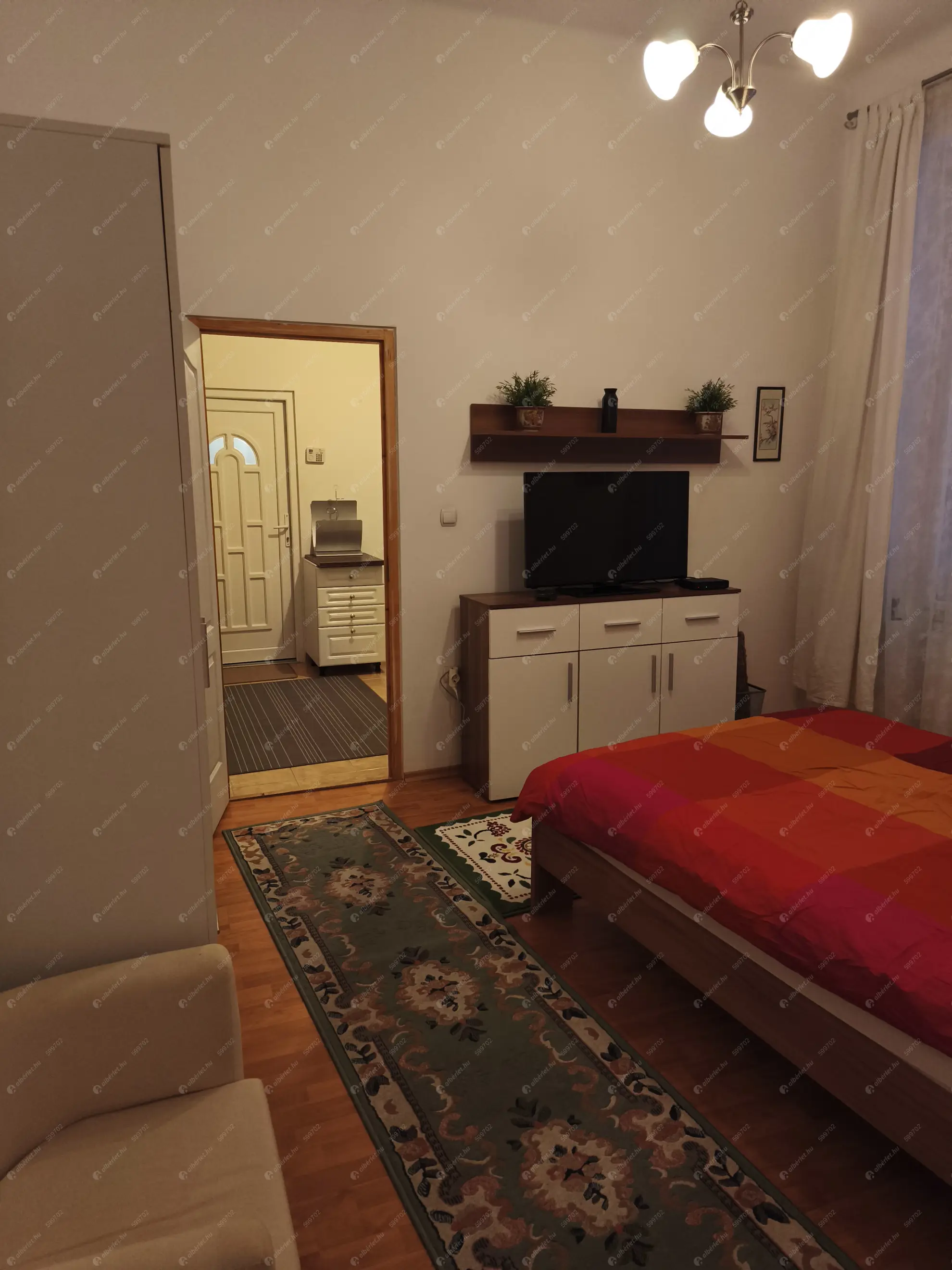 Kiadó albérlet 180000 Ft/hó áron: Budapest, VIII. kerület  Horváth Mihály tér. Mérete: 35 nm, 1 szobás | Alberlet.hu - 6633109