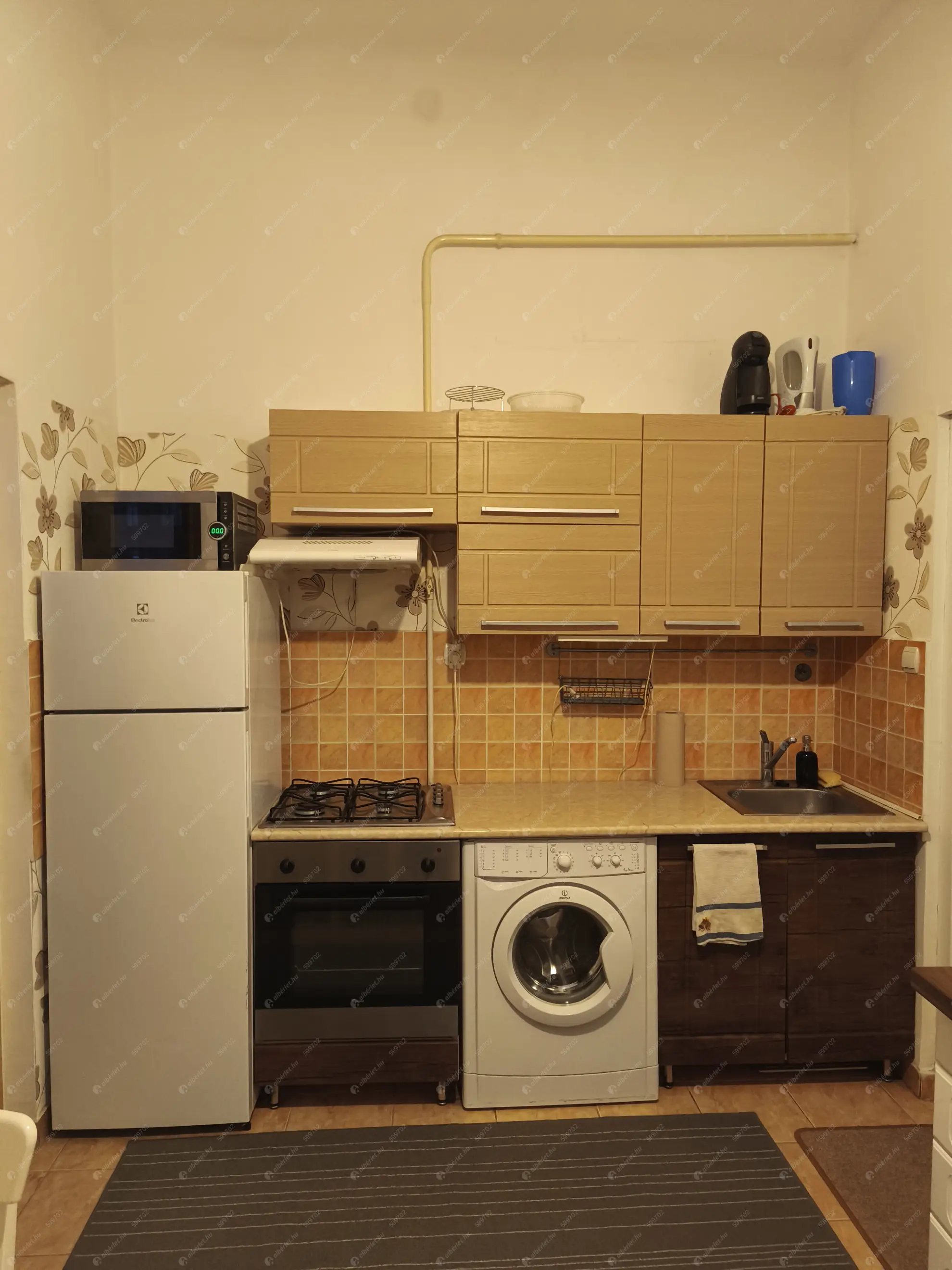 Kiadó albérlet 180000 Ft/hó áron: Budapest, VIII. kerület  Horváth Mihály tér. Mérete: 35 nm, 1 szobás | Alberlet.hu - 6633110