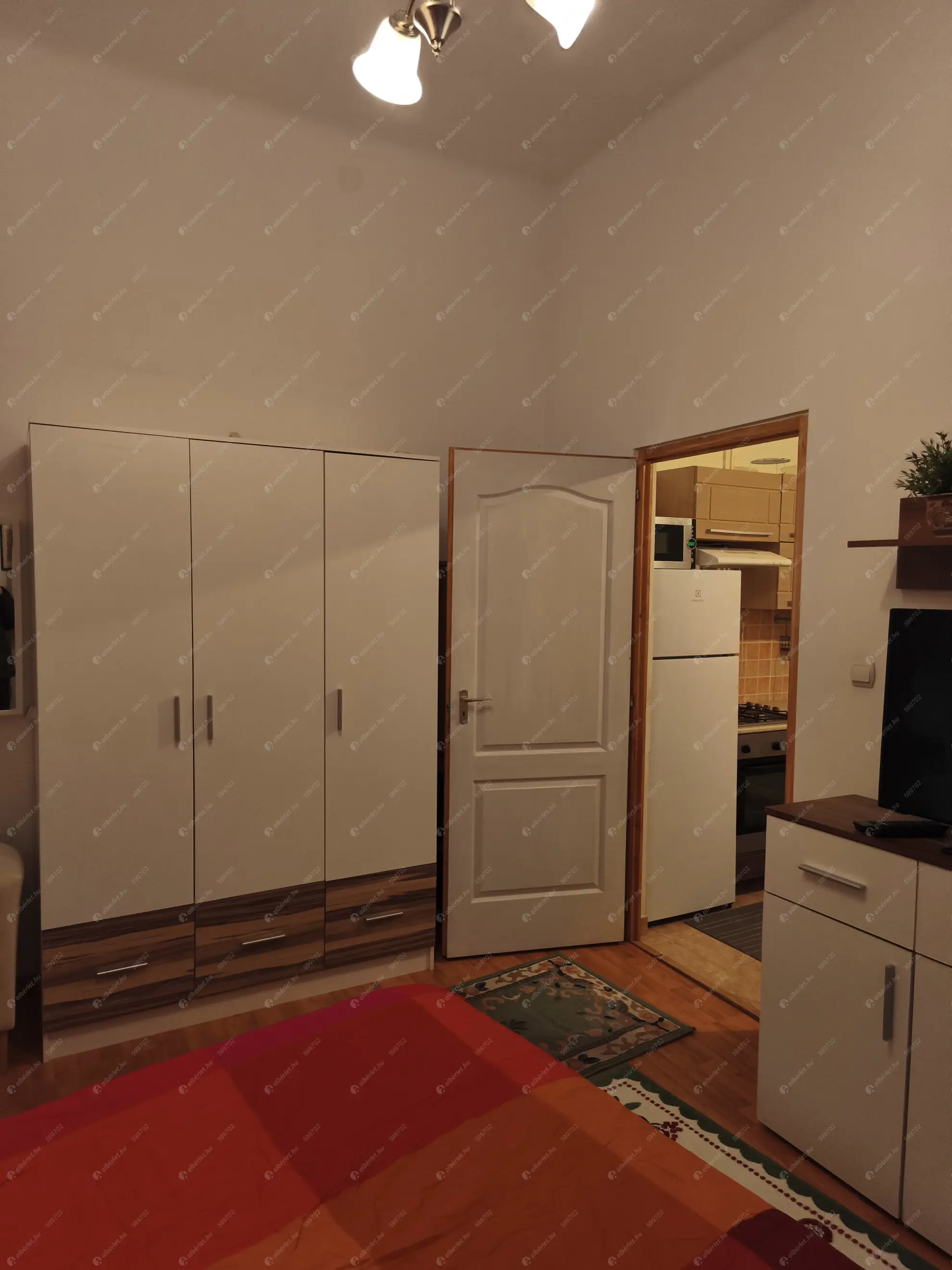 Kiadó albérlet 180000 Ft/hó áron: Budapest, VIII. kerület  Horváth Mihály tér. Mérete: 35 nm, 1 szobás | Alberlet.hu - 6633132