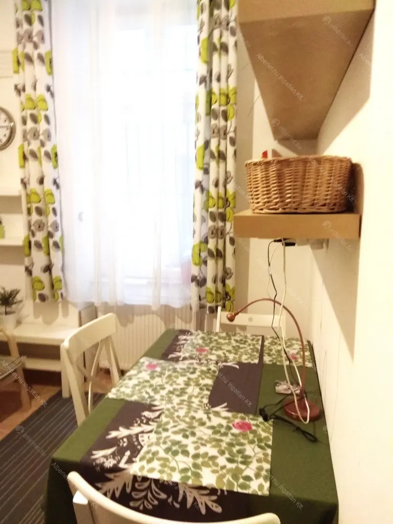 Kiadó albérlet 180000 Ft/hó áron: Budapest, VIII. kerület  Horváth Mihály tér. Mérete: 35 nm, 1 szobás | Alberlet.hu - 6645797