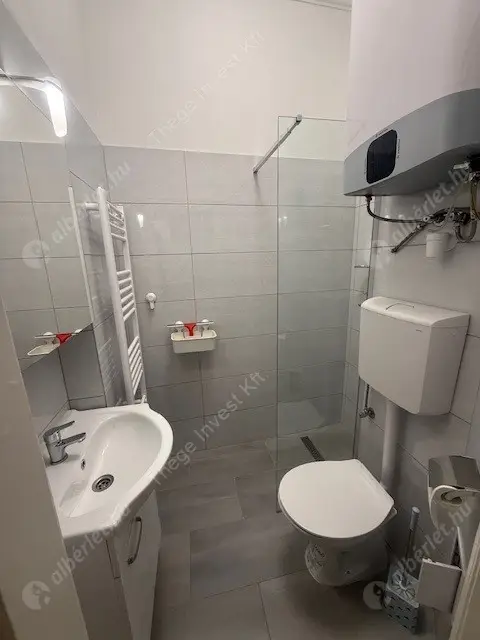 Kiadó albérlet 220000 Ft/hó áron: Budapest, VIII. kerület  Horváth Mihály tér. Mérete: 44 nm, 1 szobás | Alberlet.hu - 6617609