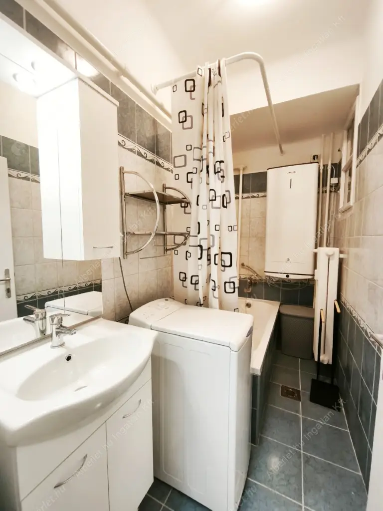 Kiadó albérlet 240000 Ft/hó áron: Budapest, VIII. kerület  Horváth Mihály tér. Mérete: 54 nm, 1 szobás | Alberlet.hu - 6633250