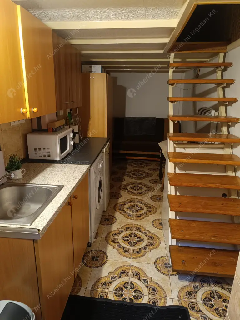 Kiadó albérlet 200000 Ft/hó áron: Budapest, VIII. kerület  II. János Pál pápa tér. Mérete: 22 nm, 1 szobás | Alberlet.hu - 6612159