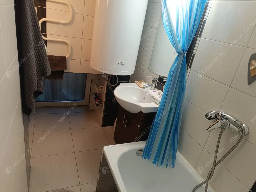 Kiadó albérlet 200000 Ft/hó áron: Budapest, VIII. kerület  II. János Pál pápa tér. Mérete: 22 nm, 1 szobás | Alberlet.hu - 6612162