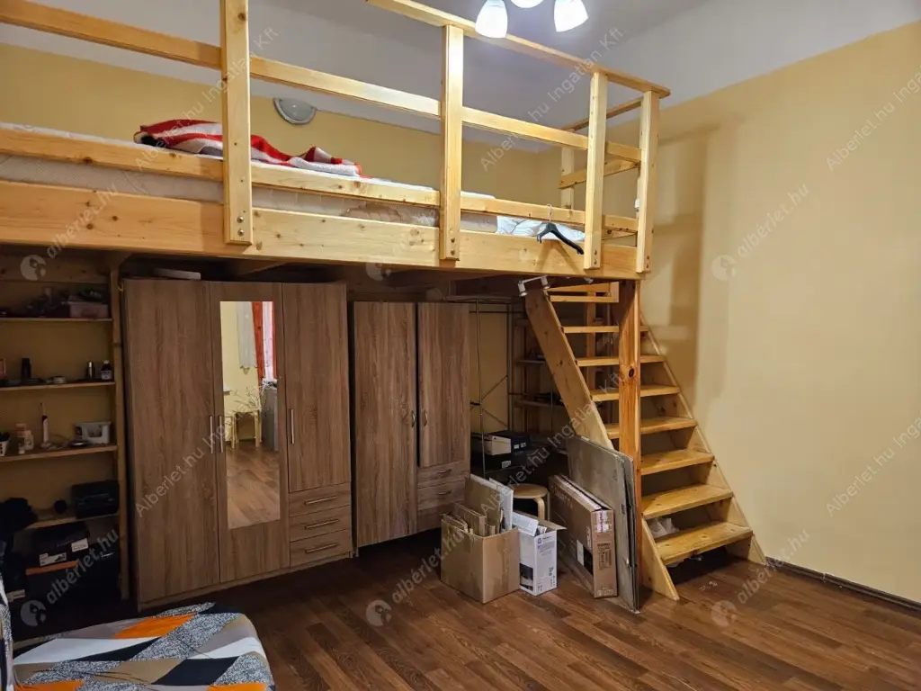 Kiadó albérlet 180000 Ft/hó áron: Budapest, VIII. kerület  II. János Pál pápa tér. Mérete: 32 nm, 1 szobás | Alberlet.hu - 6584390