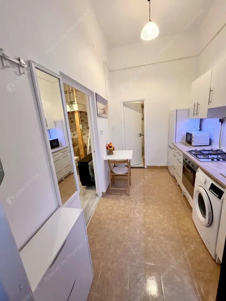 Kiadó albérlet 215000 Ft/hó áron: Budapest, VIII. kerület  II. János Pál pápa tér. Mérete: 32 nm, 1 szobás | Alberlet.hu - 6630639