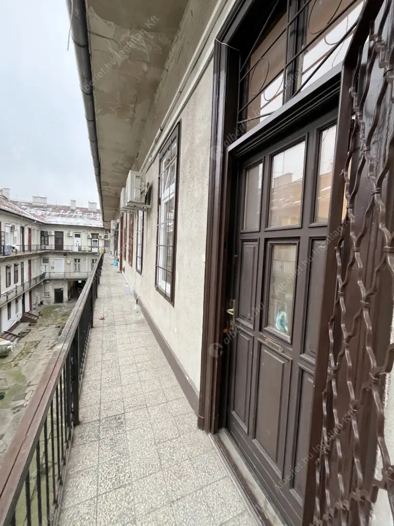 Kiadó albérlet 215000 Ft/hó áron: Budapest, VIII. kerület  II. János Pál pápa tér. Mérete: 32 nm, 1 szobás | Alberlet.hu - 6630643