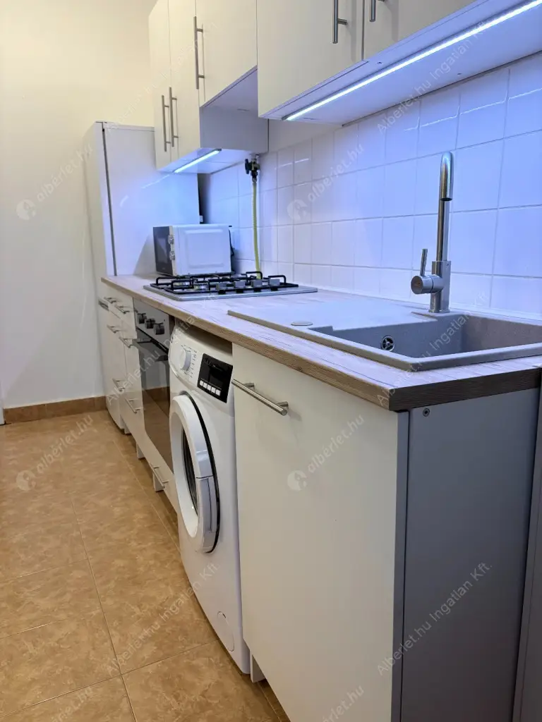 Kiadó albérlet 215000 Ft/hó áron: Budapest, VIII. kerület  II. János Pál pápa tér. Mérete: 32 nm, 1 szobás | Alberlet.hu - 6630646