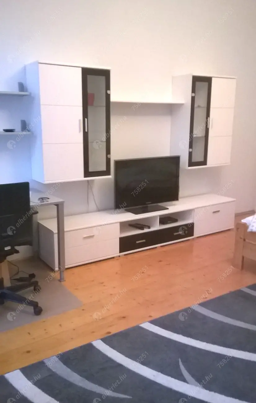 Kiadó albérlet 238000 Ft/hó áron: Budapest, VIII. kerület  II. János Pál pápa tér. Mérete: 45 nm, 1 szobás | Alberlet.hu - 6405798