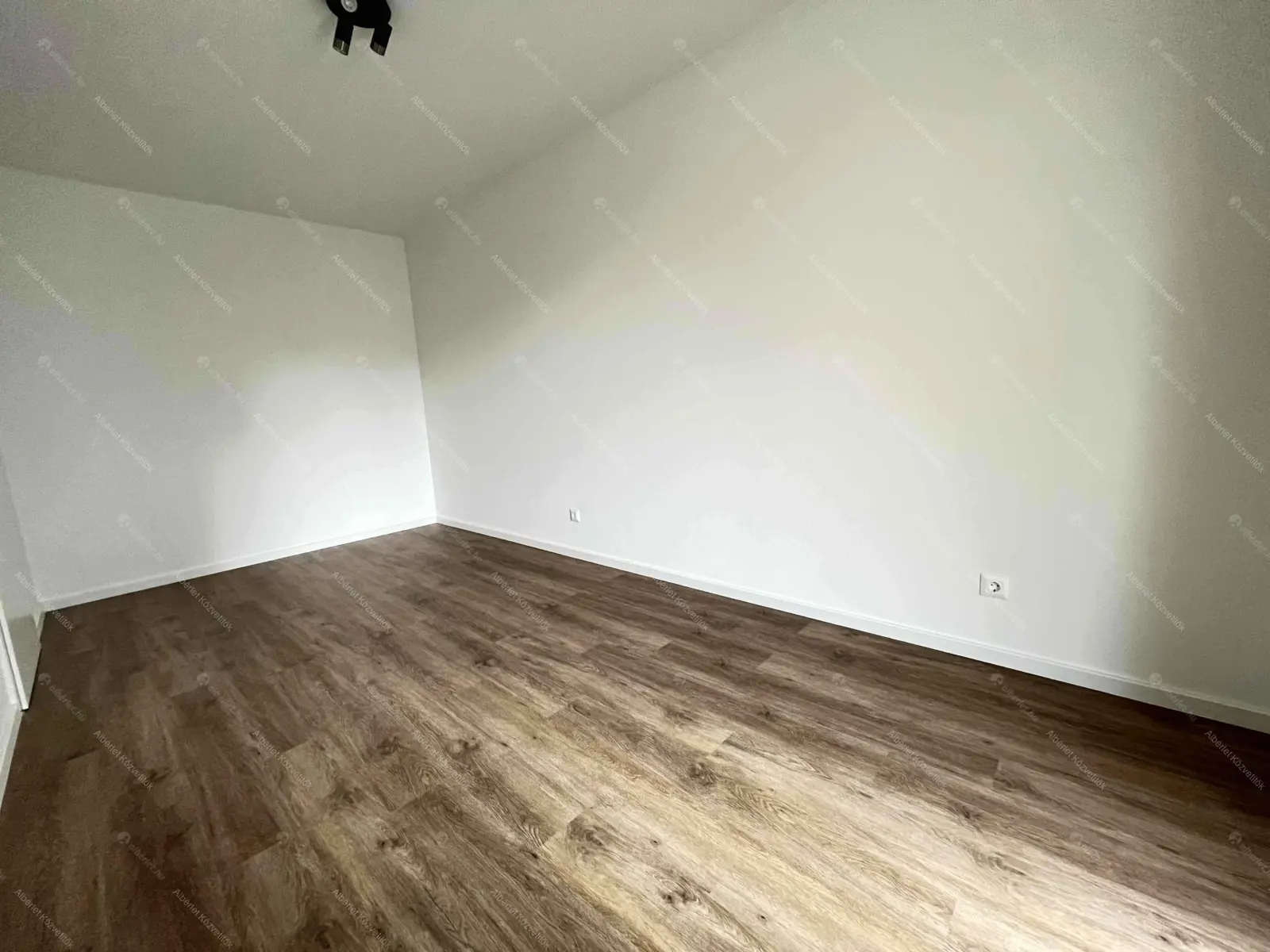 Kiadó albérlet 245000 Ft/hó áron: Budapest, VIII. kerület  Illés utca. Mérete: 45 nm, 2 szobás | Alberlet.hu - 6669352