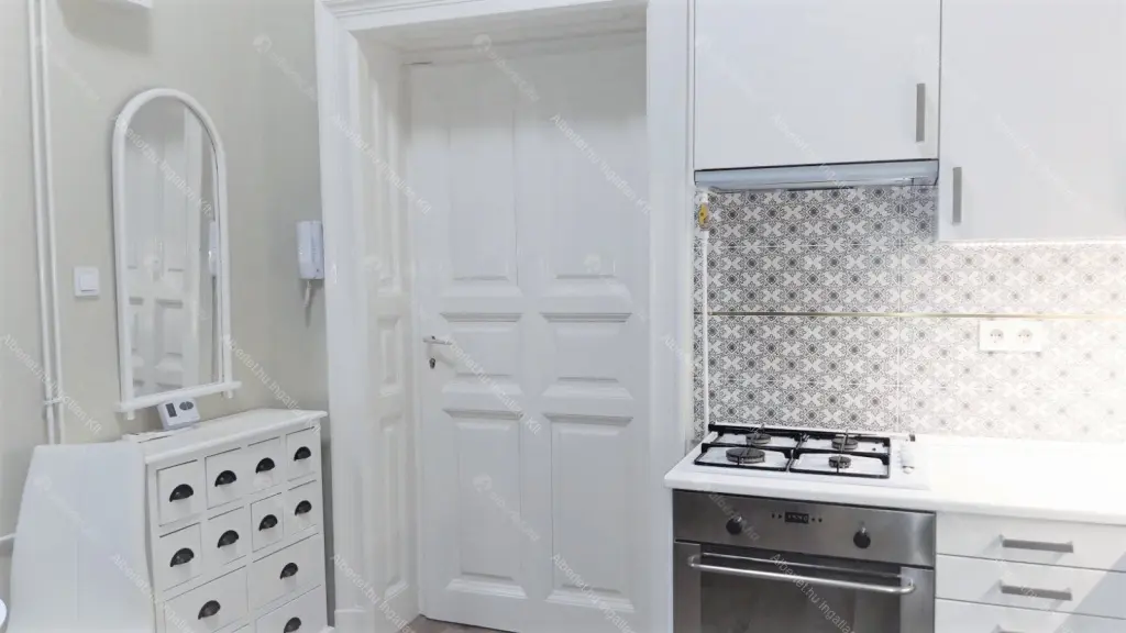 Kiadó albérlet 200000 Ft/hó áron: Budapest, VIII. kerület  József körút. Mérete: 30 nm, 1 szobás | Alberlet.hu - 6702423