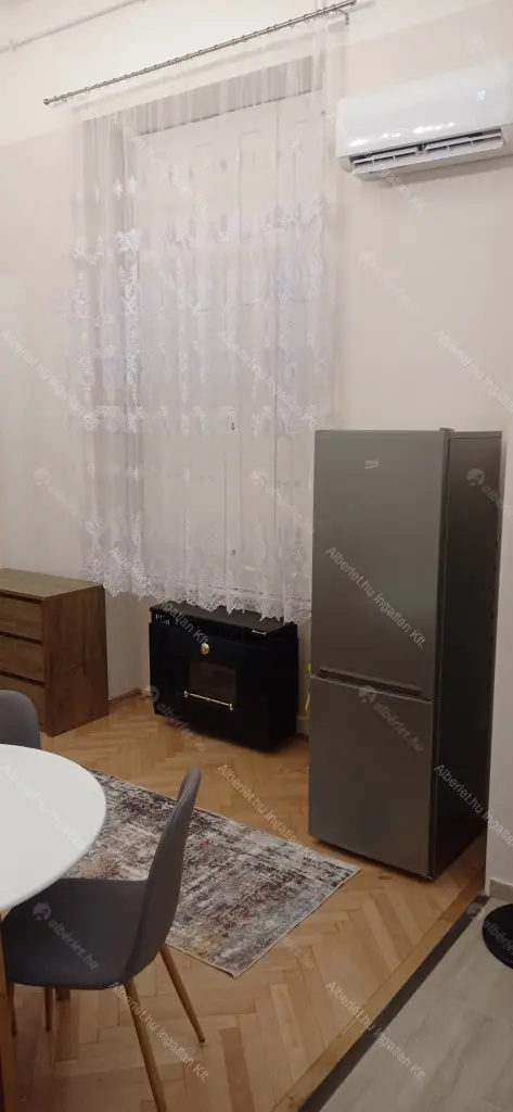 Kiadó albérlet 330000 Ft/hó áron: Budapest, VIII. kerület  József körút. Mérete: 47 nm, 3 szobás | Alberlet.hu - 6689754