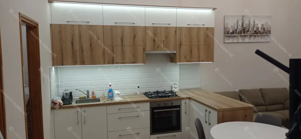 Kiadó albérlet 330000 Ft/hó áron: Budapest, VIII. kerület  József körút. Mérete: 47 nm, 3 szobás | Alberlet.hu - 6689755