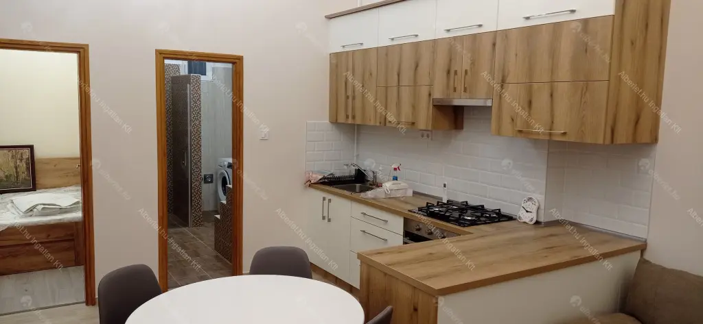 Kiadó albérlet 290000 Ft/hó áron: Budapest, VIII. kerület  József körút. Mérete: 47 nm, 3 szobás | Alberlet.hu - 6700528