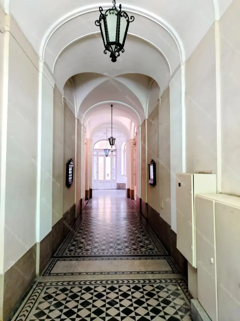 Kiadó albérlet 210000 Ft/hó áron: Budapest, VIII. kerület  József körút. Mérete: 51 nm, 1 szobás | Alberlet.hu - 6710094