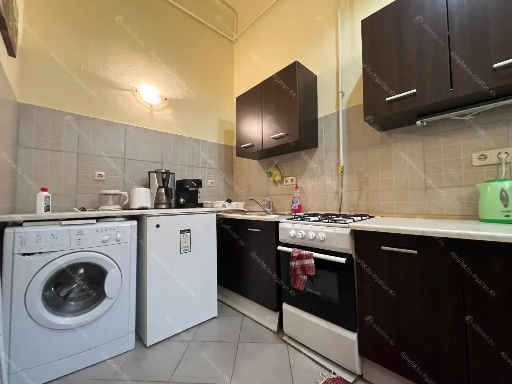 Kiadó albérlet 180000 Ft/hó áron: Budapest, VIII. kerület  József utca. Mérete: 32 nm, 1 szobás | Alberlet.hu - 6695157