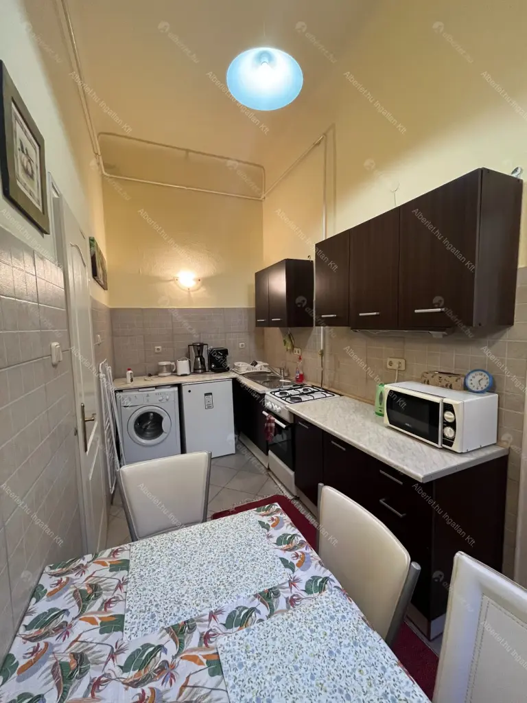 Kiadó albérlet 180000 Ft/hó áron: Budapest, VIII. kerület  József utca. Mérete: 32 nm, 1 szobás | Alberlet.hu - 6695168