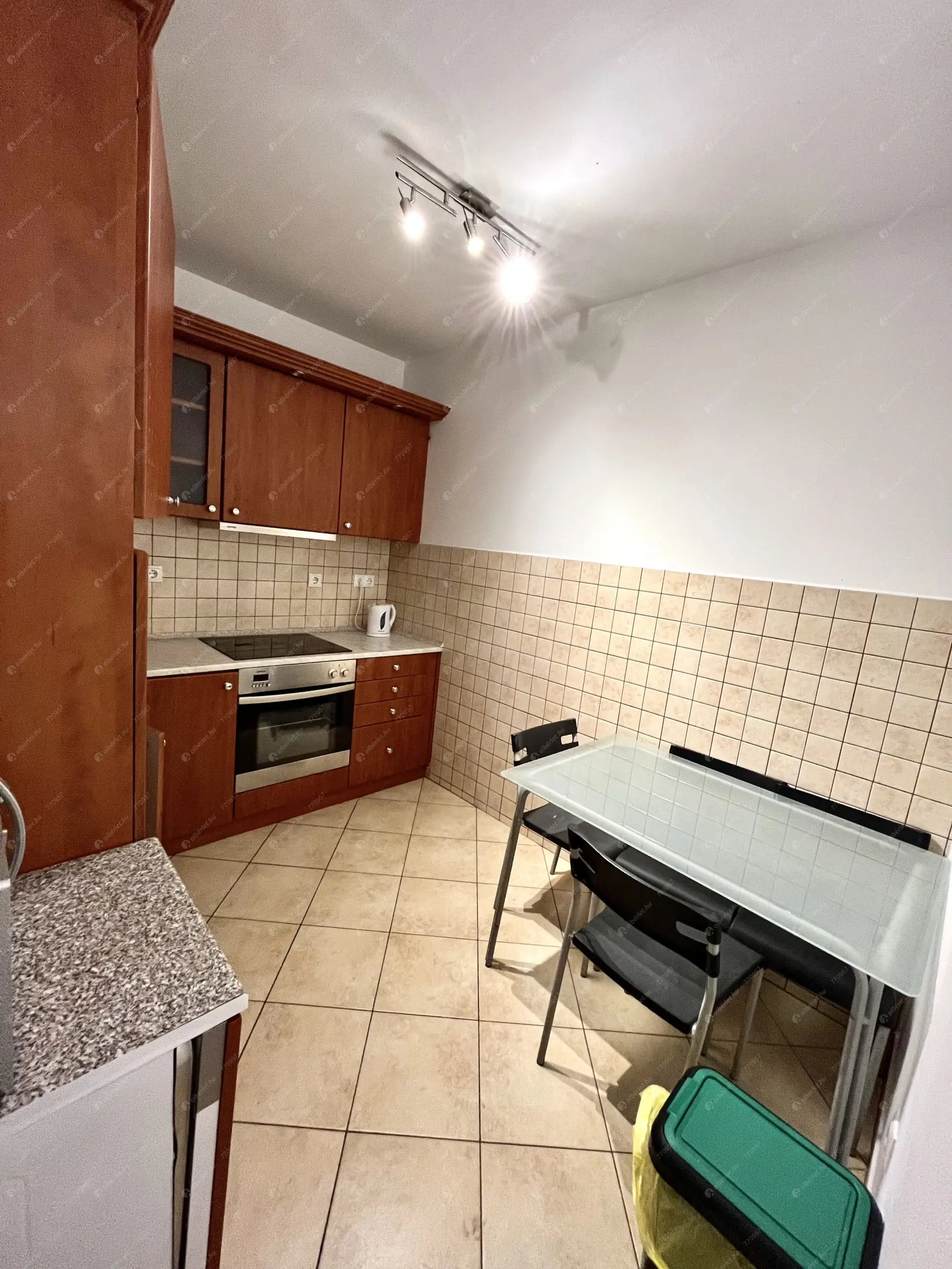 Kiadó albérlet 275000 Ft/hó áron: Budapest, VIII. kerület  József utca. Mérete: 47 nm, 2 szobás | Alberlet.hu - 6581613