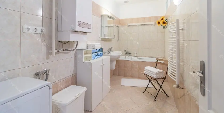 Kiadó albérlet 259000 Ft/hó áron: Budapest, VIII. kerület  Kis Salétrom utca . Mérete: 65 nm, 2 szobás | Alberlet.hu - 6661590