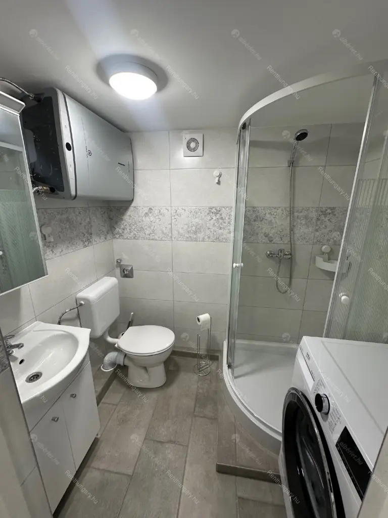 Kiadó albérlet 220000 Ft/hó áron: Budapest, VIII. kerület  Kisfaludy utca. Mérete: 22 nm, 1 szobás | Alberlet.hu - 6662029