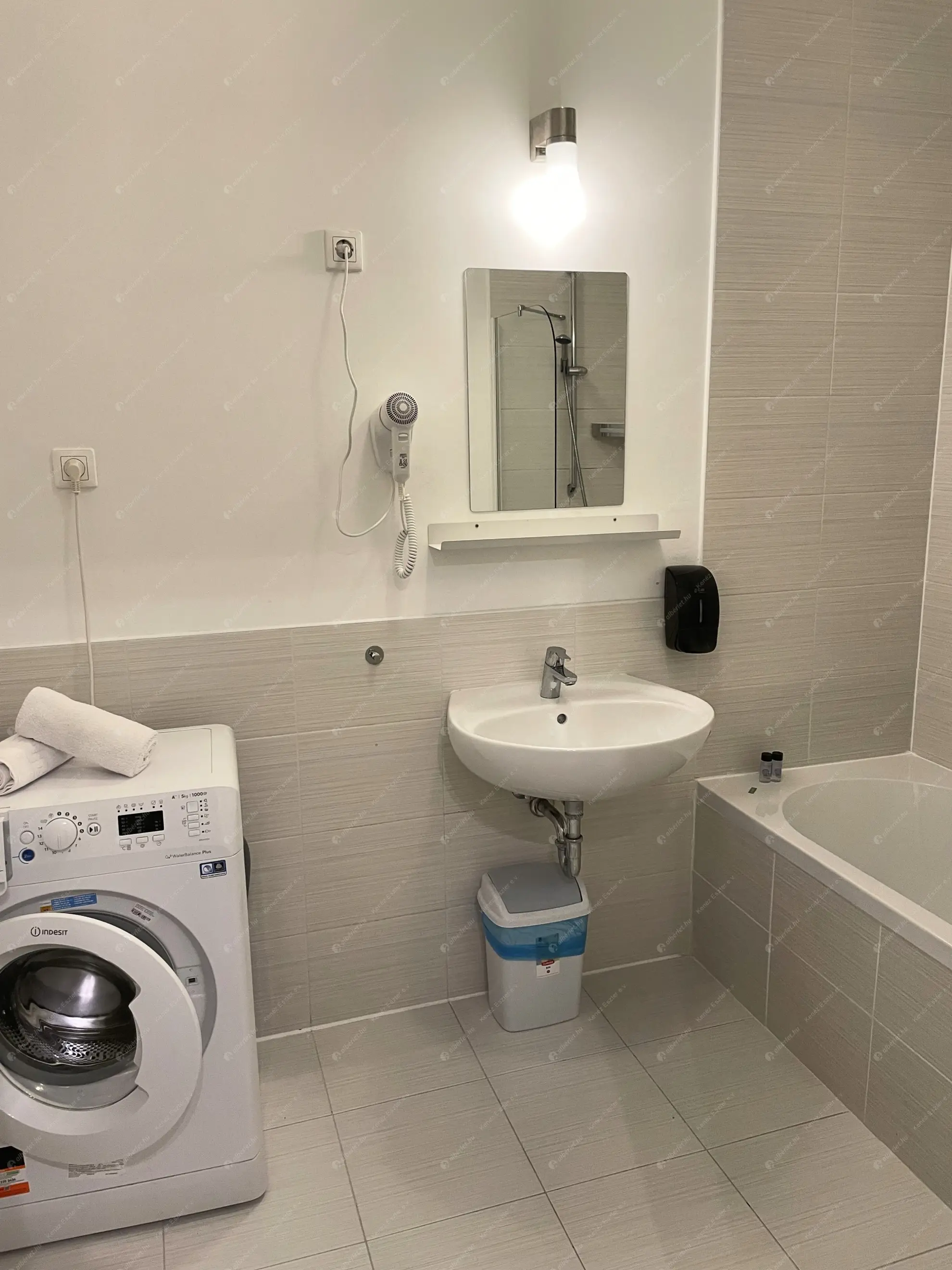 Kiadó albérlet 276000 Ft/hó áron: Budapest, VIII. kerület  Kisfaludy utca. Mérete: 42 nm, 1 szobás | Alberlet.hu - 6550570