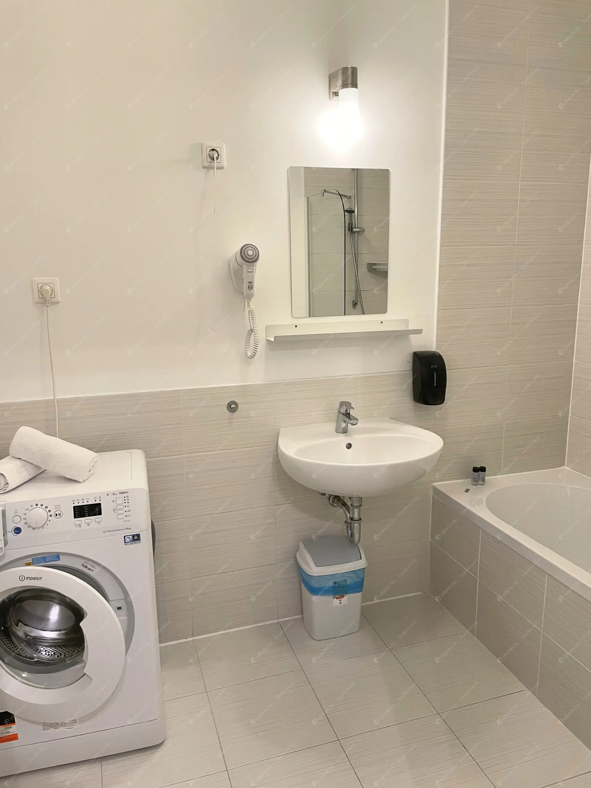 Kiadó albérlet 265000 Ft/hó áron: Budapest, VIII. kerület  Kisfaludy utca. Mérete: 42 nm, 1 szobás | Alberlet.hu - 6551379