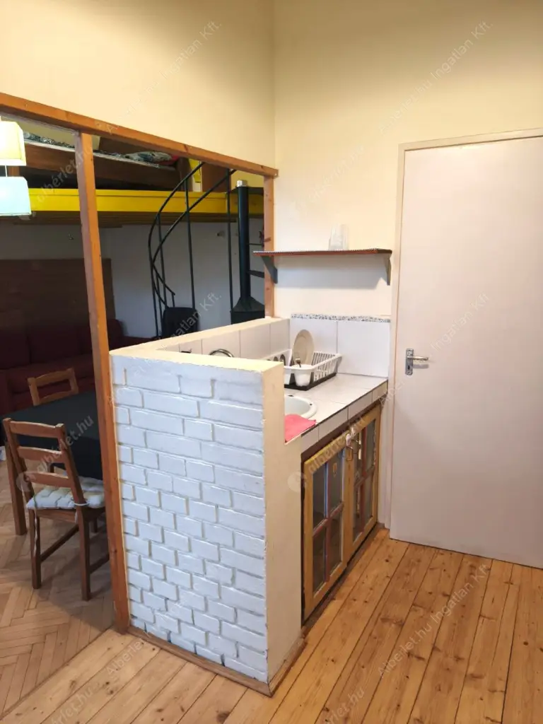 Kiadó albérlet 190000 Ft/hó áron: Budapest, VIII. kerület  Kiss József utca. Mérete: 34 nm, 1 szobás | Alberlet.hu - 6625538