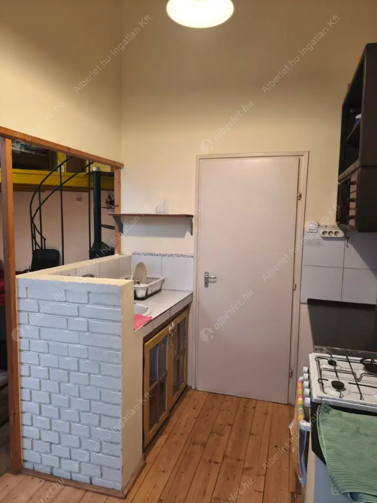Kiadó albérlet 190000 Ft/hó áron: Budapest, VIII. kerület  Kiss József utca. Mérete: 34 nm, 1 szobás | Alberlet.hu - 6625539