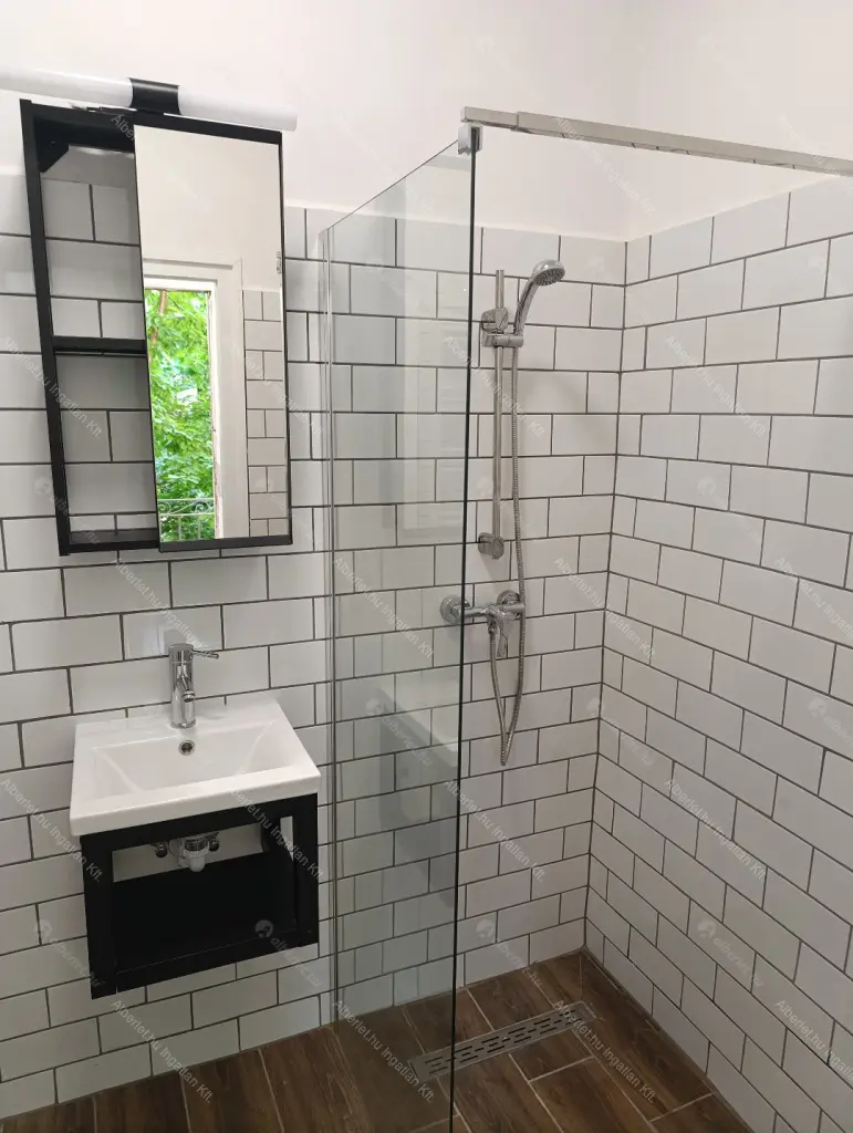 Kiadó albérlet 200000 Ft/hó áron: Budapest, VIII. kerület  Kőfaragó utca. Mérete: 25 nm, 1 szobás | Alberlet.hu - 6706872