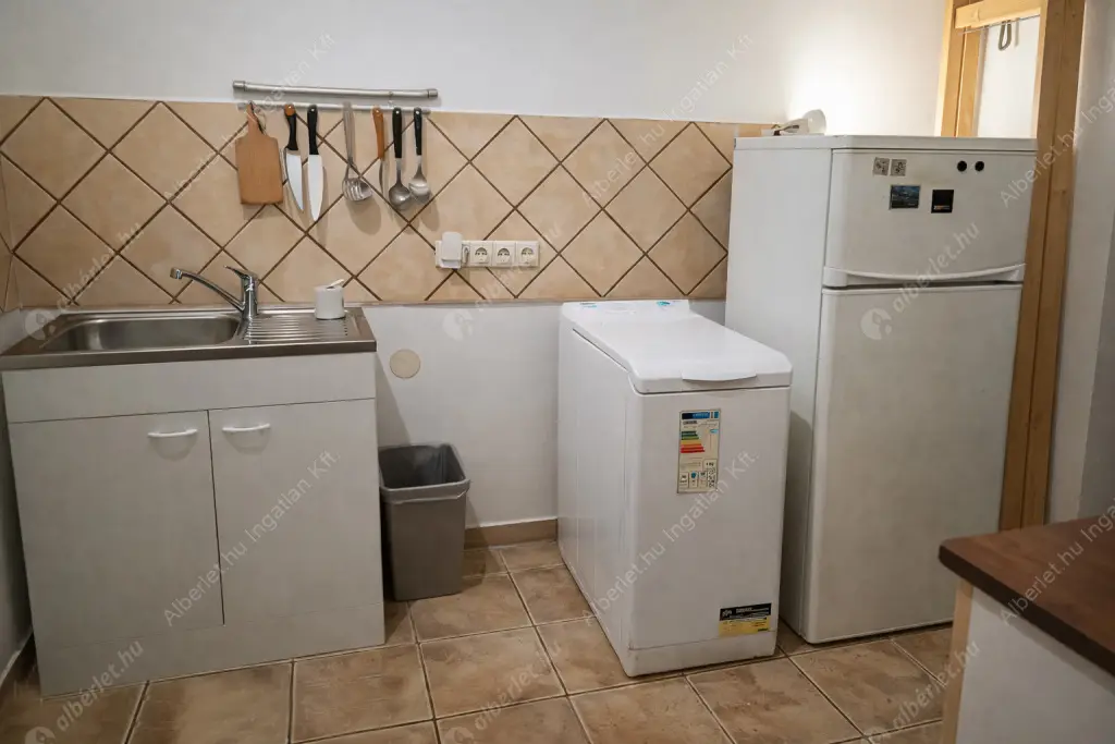 Kiadó albérlet 178000 Ft/hó áron: Budapest, VIII. kerület  Kőris utca. Mérete: 24 nm, 1 szobás | Alberlet.hu - 6631466